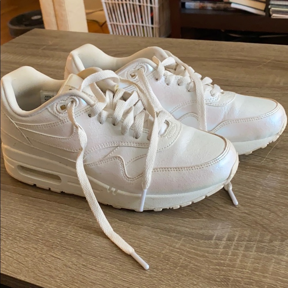 Nike Air Max Holographic Unicorn